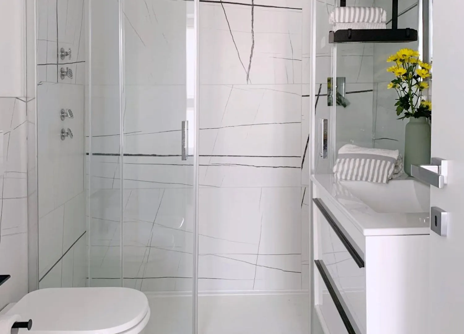 Apartment Cardano Blue Suite - 5 Min Da Stazione Centrale Milan Italy